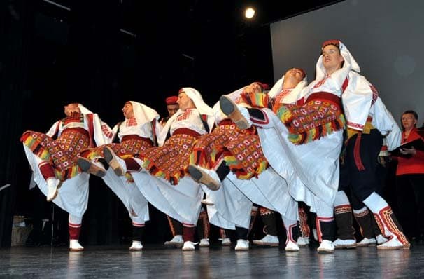 Folkloraši, svirači i pjevači iz Pirana i Umaga izveli niz pjesama i plesova /FOTOGALERIJA/