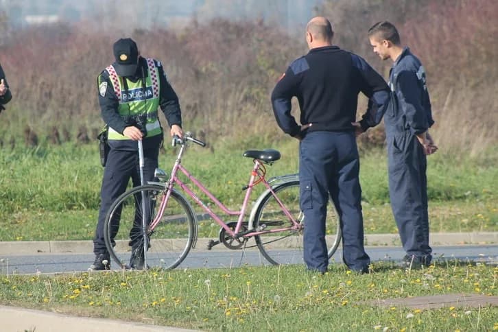 Prometna u požeškoj Industrijskoj ulici, biciklistkinja zadobila lakše tjelesne ozljede /FOTO/