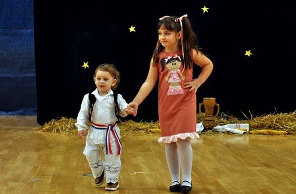 S PJESMOM U SUSRET BOŽIĆU” U BRESTOVCU: Pjevali i plesali stari i mladi Brestovčani te njihovi gosti /FOTOGALERIJA/