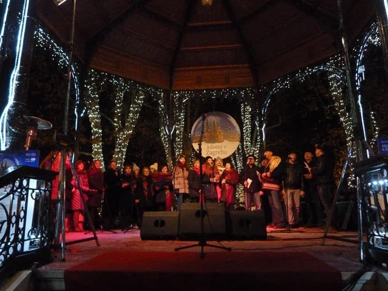 Članovi KUD-a "Šijaci" iz Biškupaca predstavili se na 2. Festivalu adventskih i božićnih pjesama u Zagrebu