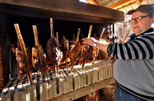 OBIČAJI KOD OBITELJI CAPAN IZ PLETERNICE KOJI SE NJEGUJU DESETLJEĆIMA: Tradicija u znaku posnih jela /FOTOGALERIJA/