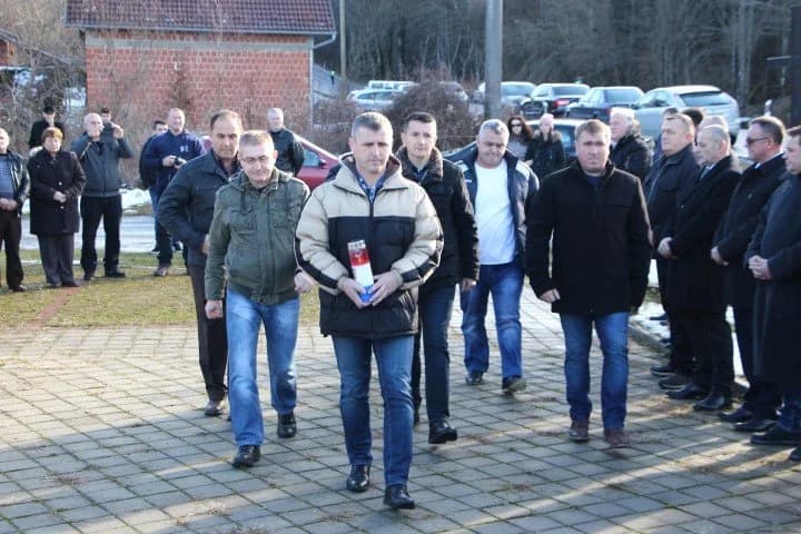 Najveći blagdanski poklon prije 26 godina: "Bez obzira na žrtvu donijeli smo odluku da ćemo obraniti i osloboditi svoju Domovinu" /FOTOGALERIJA/