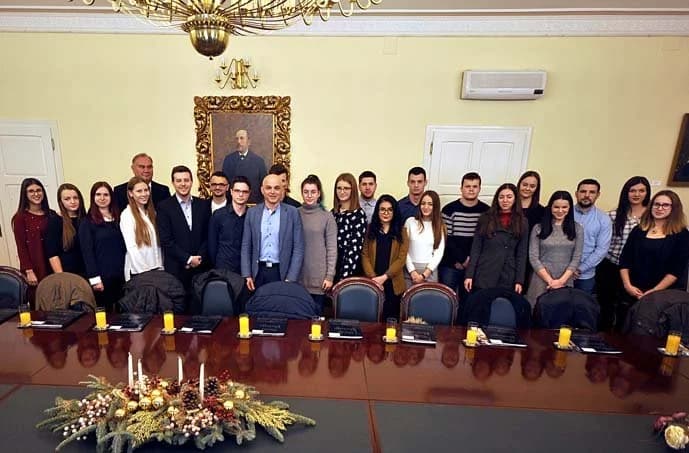 Grad Požega u 2018. godini dodijelit će ukupno 40 stipendija /FOTO/