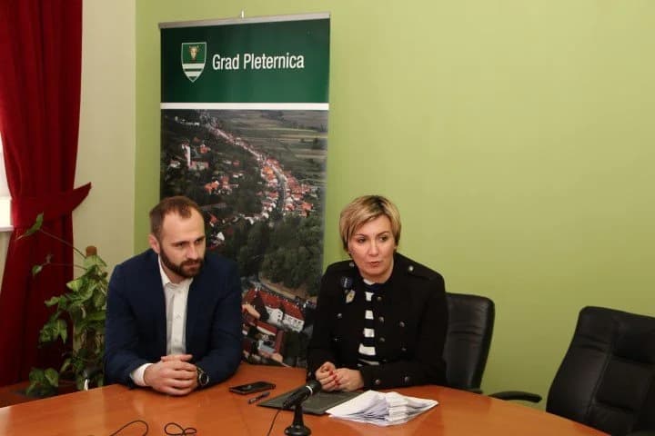 Pleterničkim studentima 700 kuna za stipendiranje: "Želim da se što više njih nakon završetka studija vrati ovdje u Pleternicu"