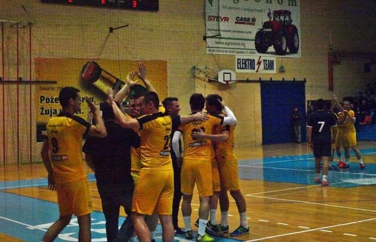 JOŠ JEDNA SJAJNA NOGOMETNA VEČER: Crna legija i Rubikon u finalu Požege 2017.