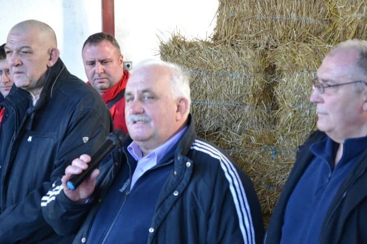 Uz dva vinska kuma orezali trsje i kušali najbolja vina kod obitelji Markota /FOTOGALERIJA/
