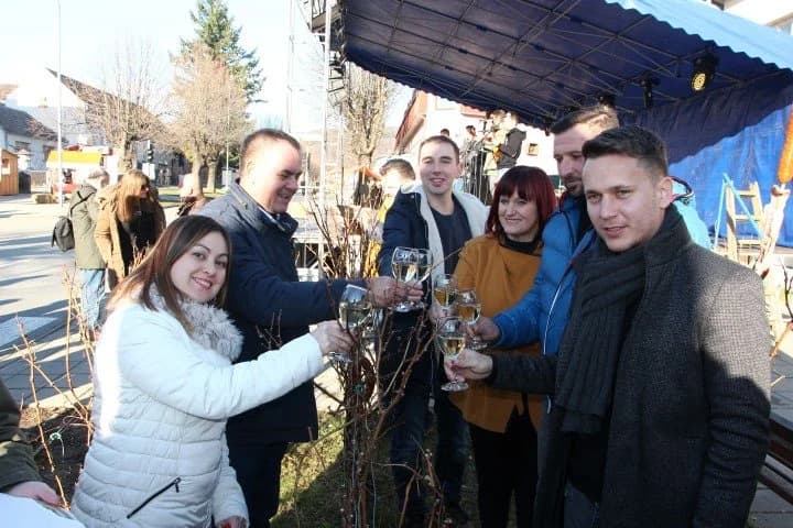 Centralna proslava Vincelova na jednstvenom Trgu graševine u Kutjevu /FOTOGALERIJA/