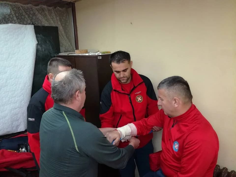 Ponavljanje je majka znanja: Požeški HGSS-ovci uvježbavali tehnike pružanja prve pomoći unesrećenom