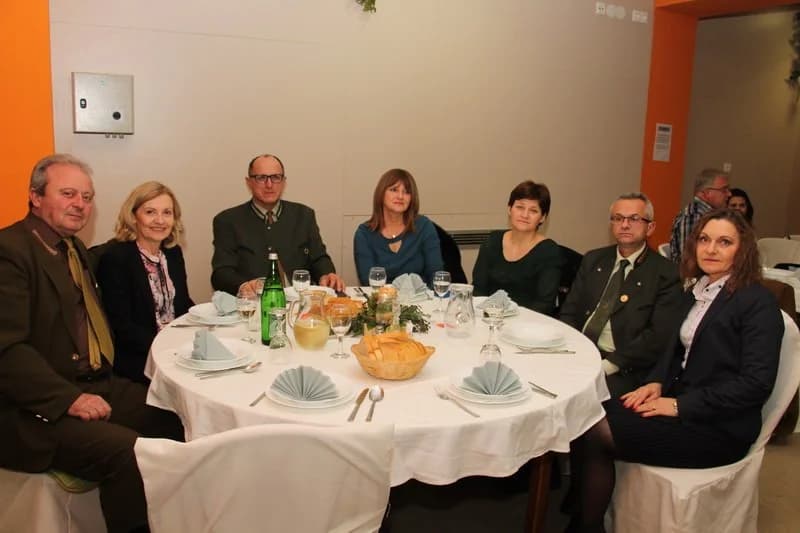 Lovački bal uz odabrane delicije, tamburaše i nagradne igre /FOTOGALERIJA/
