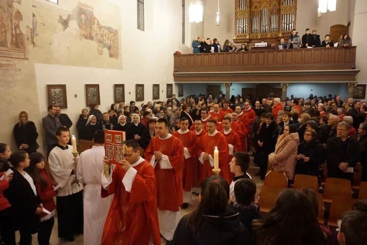 Šibenski biskup msgr. Tomislav Rogić predvodio misno slavlje na blagdan Alojzija Stepinca u crkvi sv. Lovre u Požegi