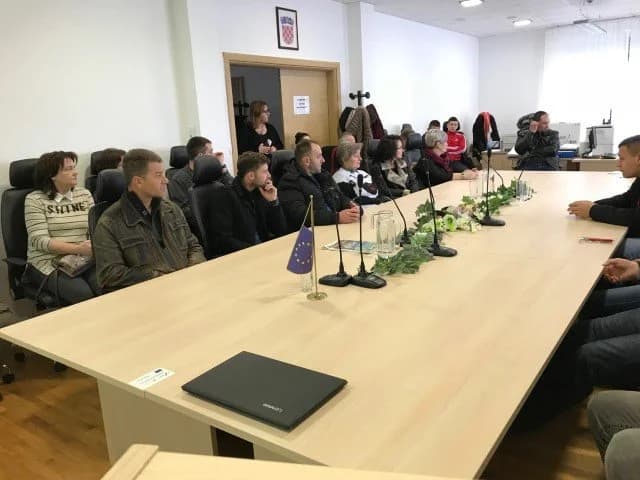 Održan okrugli stol u pletrničkom PLINK-u s poljoprivrednicima na temu raspisivanja mjere 4.1.1.