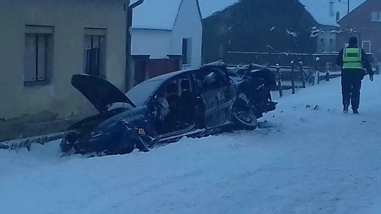 Vatrogasci rezali lim da bi iz auta izvukli ozlijeđene: Troje prevezeno u požešku bolnicu