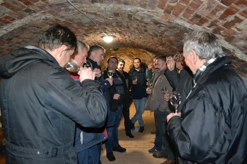 Požeške vinske večeri - prva večer bila je namijenjena malim vinarima