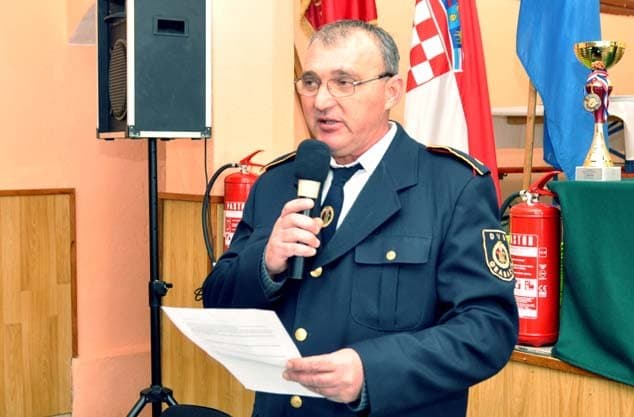 Vatrogasna priznanja primila četiri nekadašnja tajnika i sadašnji voditelji ekipa /FOTO/