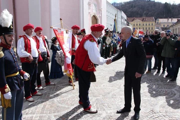 Uz pucnje topova i postrojavanje povijesnih postrojbi proslava Dana grada Požege/FOTOGALERIJA/