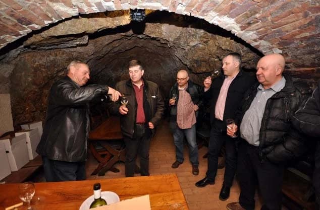 NASTAVLJENE VINSKE VEČERI POŽEŠKIH VINARA: Predstavili se Bartolović i Perić /FOTO/