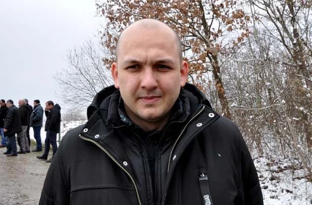 „LOVAC PROTIV MRAZA“: Stroj dodatak traktoru spašava voćke i vinograde od hladnoće /FOTO/