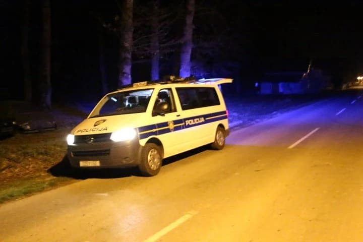 Motorom se zabili u automobil: "Čuo sam jak udarac i ubrzo hitnu pomoć" /FOTO/