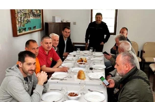 Uz riblji paprikaš i šarana na rašljama zahvalili se pomagačima /FOTO/