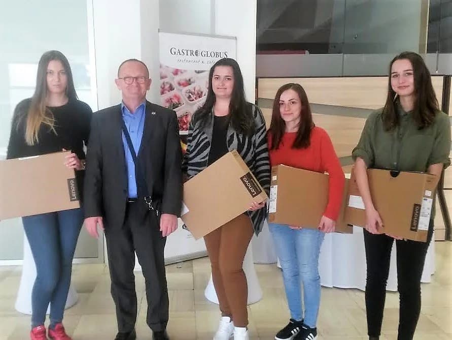 Djeci hrvatskih branitelja uručeni laptopi; iz Požeško-slavonske županije ove godine ih dobile 4 studentice