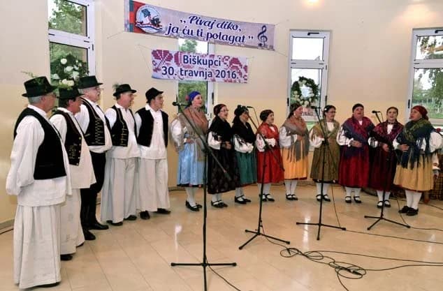 "Pivaj diko ja ću ti polagat": Nastupa 12 ženskih i mješovitih skupina, a pjevaju najviše izvorne pjesme