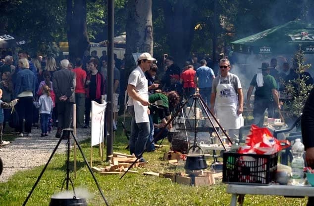 /FOTOGALERIJA/ Brojni posjetitelji na tradicionalnoj gastronomsko-turistička manifestacija „Požeški kotlić 2017.“