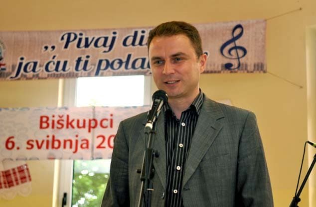 Orila se pjesma iz više od stotinu muških i ženskih grla /FOTOGALERIJA/