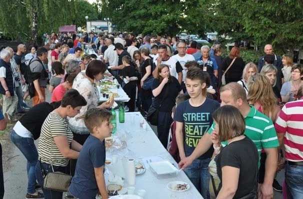 Rekordan broj posjetitelja i izlagača na „Najdužem stolu u Hrvata“ /FOTOGALERIJA/