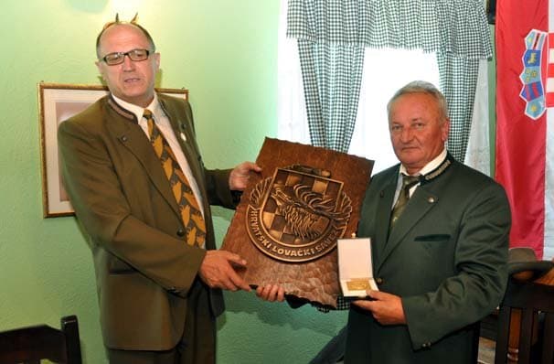 Uz jubilej pleternički lovci primili Zlatnu plaketu HLS-a /FOTO/