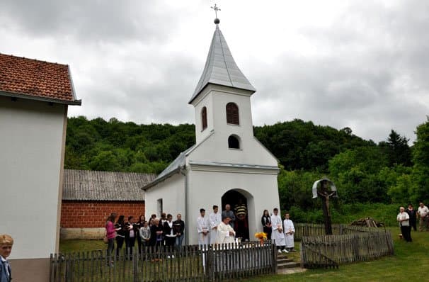 Selo Vrčin Dol s jednim stanovnikom koje štuje sv. Antuna Padovanskog i slavi kirvaj /FOTOGALERIJA/