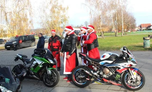 PLETERNIČKI MOTOKLUB „BULLS“: Školskoj djeci i predškolcima podijelili prigodne darove