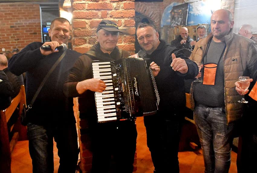 VINCELOVO OBILJEŽILA UDRUGA “VINO-KAP” IZ KAPTOLA: Ugostili prijatelje iz Jajca i Mađarske