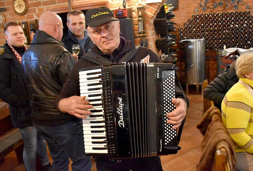 VINCELOVO OBILJEŽILA UDRUGA “VINO-KAP” IZ KAPTOLA: Ugostili prijatelje iz Jajca i Mađarske
