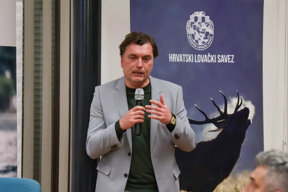 OKRUGLI STOL U POŽEGI: Percepciju lovaca u hrvatskoj javnosti komentirali ministrica poljoprivrede, čelnici lovaca i novinari