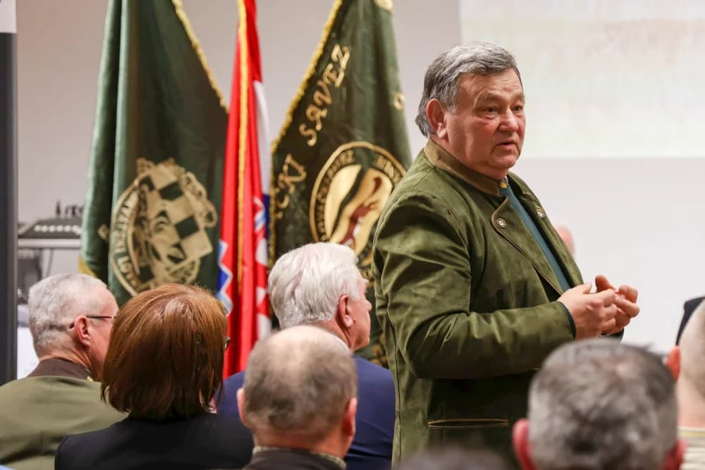 OKRUGLI STOL U POŽEGI: Percepciju lovaca u hrvatskoj javnosti komentirali ministrica poljoprivrede, čelnici lovaca i novinari