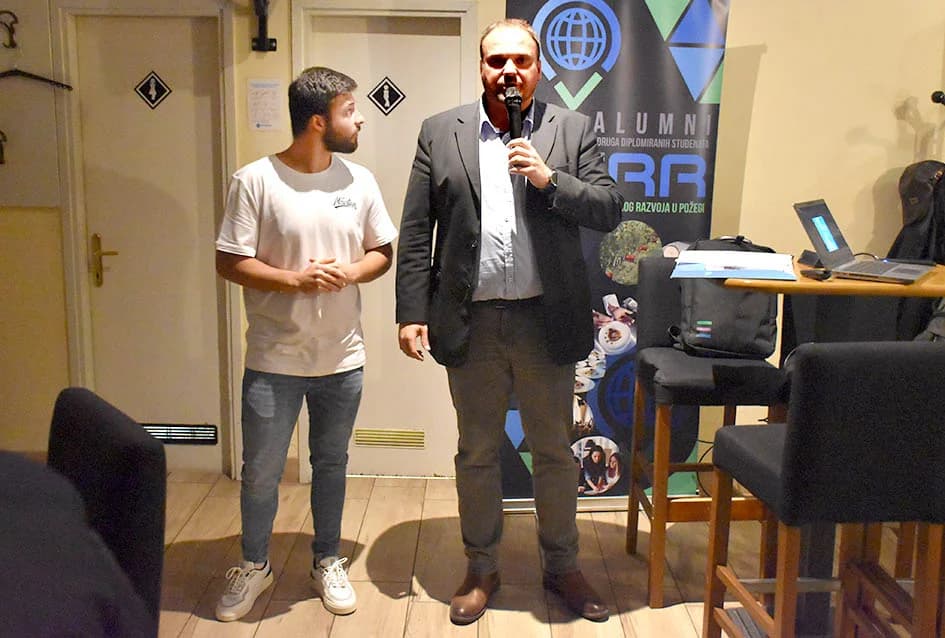 Otvoren prostor Udruge Alumni i Studentskog zbora