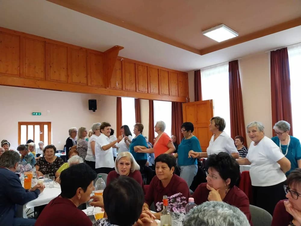 Umirovljenici Ledena berba nastupili u mađarskom Kačmaru [FOTO]