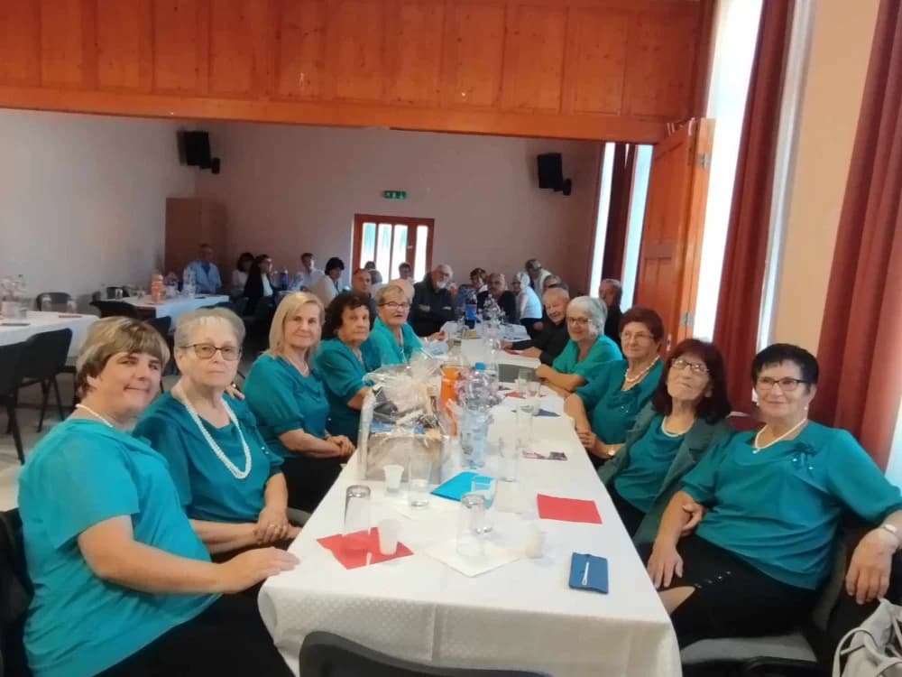 Umirovljenici Ledena berba nastupili u mađarskom Kačmaru [FOTO]