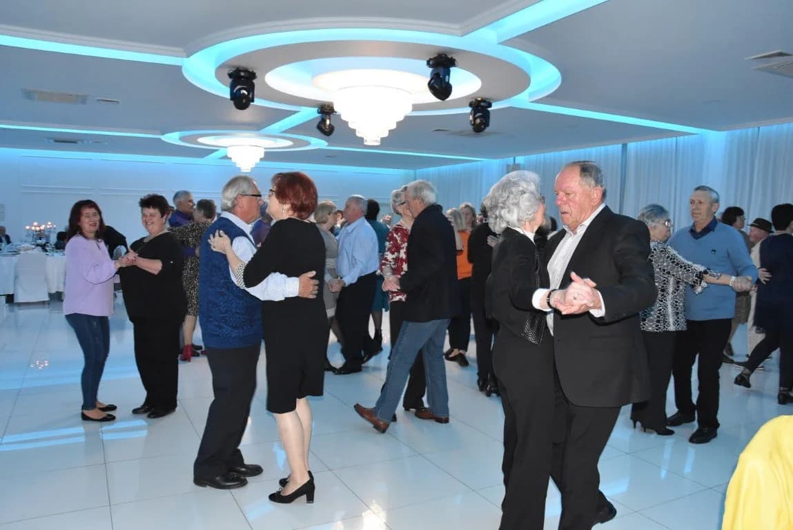 Uz požeške umirovljenike veselili se gosti iz Nove Kapele, Kaptola, Pleternice i Velike /FOTO/