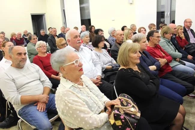 U pleterničkoj Knjižnici i čitaonici otvorena izložba slika Mladena Mitara i održane dvije kazališne predstave