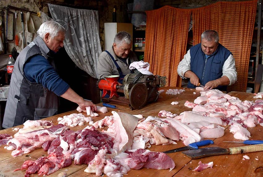 TRADICIONALNO SLAVONSKO KOLINJE U OBITELJI JAGEČIĆ IZ BIŠKUPACA: Toplo vrijeme nije dobro za meso