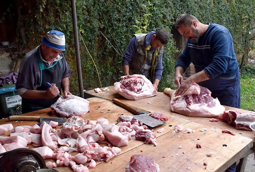 TRADICIONALNO SLAVONSKO KOLINJE U OBITELJI JAGEČIĆ IZ BIŠKUPACA: Toplo vrijeme nije dobro za meso