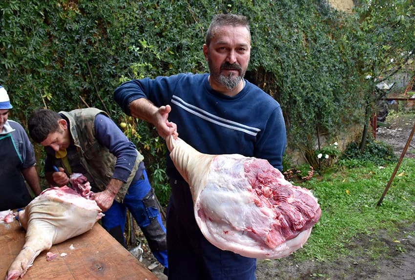 TRADICIONALNO SLAVONSKO KOLINJE U OBITELJI JAGEČIĆ IZ BIŠKUPACA: Toplo vrijeme nije dobro za meso