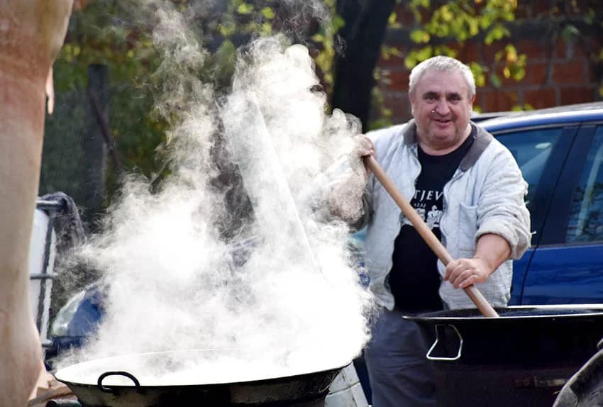 TRADICIONALNO SLAVONSKO KOLINJE U OBITELJI JAGEČIĆ IZ BIŠKUPACA: Toplo vrijeme nije dobro za meso