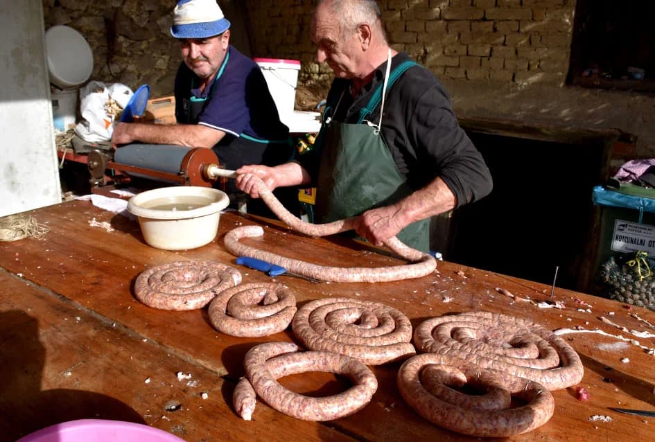 TRADICIONALNO SLAVONSKO KOLINJE U OBITELJI JAGEČIĆ IZ BIŠKUPACA: Toplo vrijeme nije dobro za meso