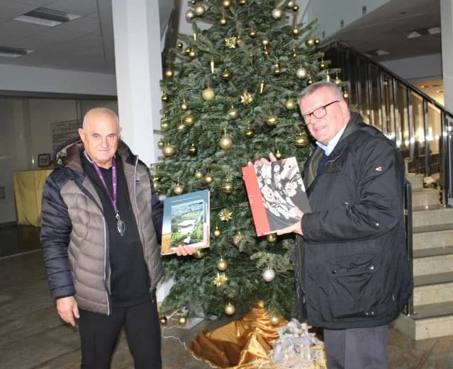Novinar Neno Kužina posjetio tvrtku „Vina Markota“, pleterničku Knjižnicu, Muzej bećarca i Bećarski šor