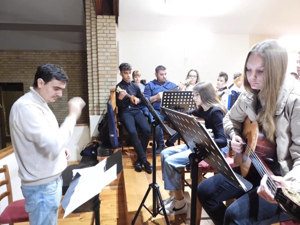 PRVO IZDANJE POŽEŠKOG TAMBURAŠKOG ORKESTRA: Božićna pjesmarica za sve tamburaše