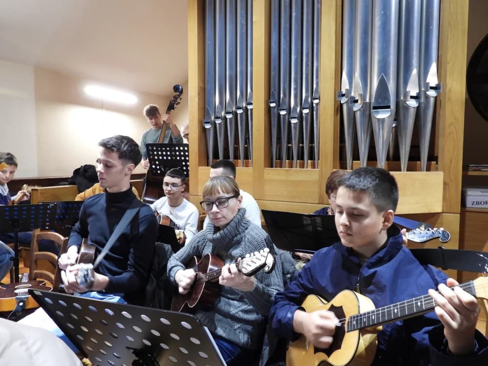 PRVO IZDANJE POŽEŠKOG TAMBURAŠKOG ORKESTRA: Božićna pjesmarica za sve tamburaše