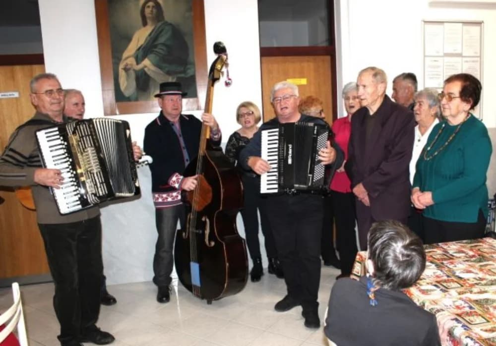 Pleternički umirovljenici posjetili Dom za starije i nemoćne Baketarić u Resniku