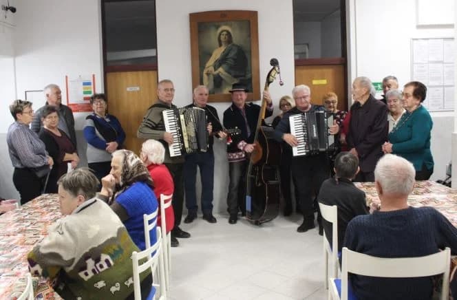 Pleternički umirovljenici posjetili Dom za starije i nemoćne Baketarić u Resniku